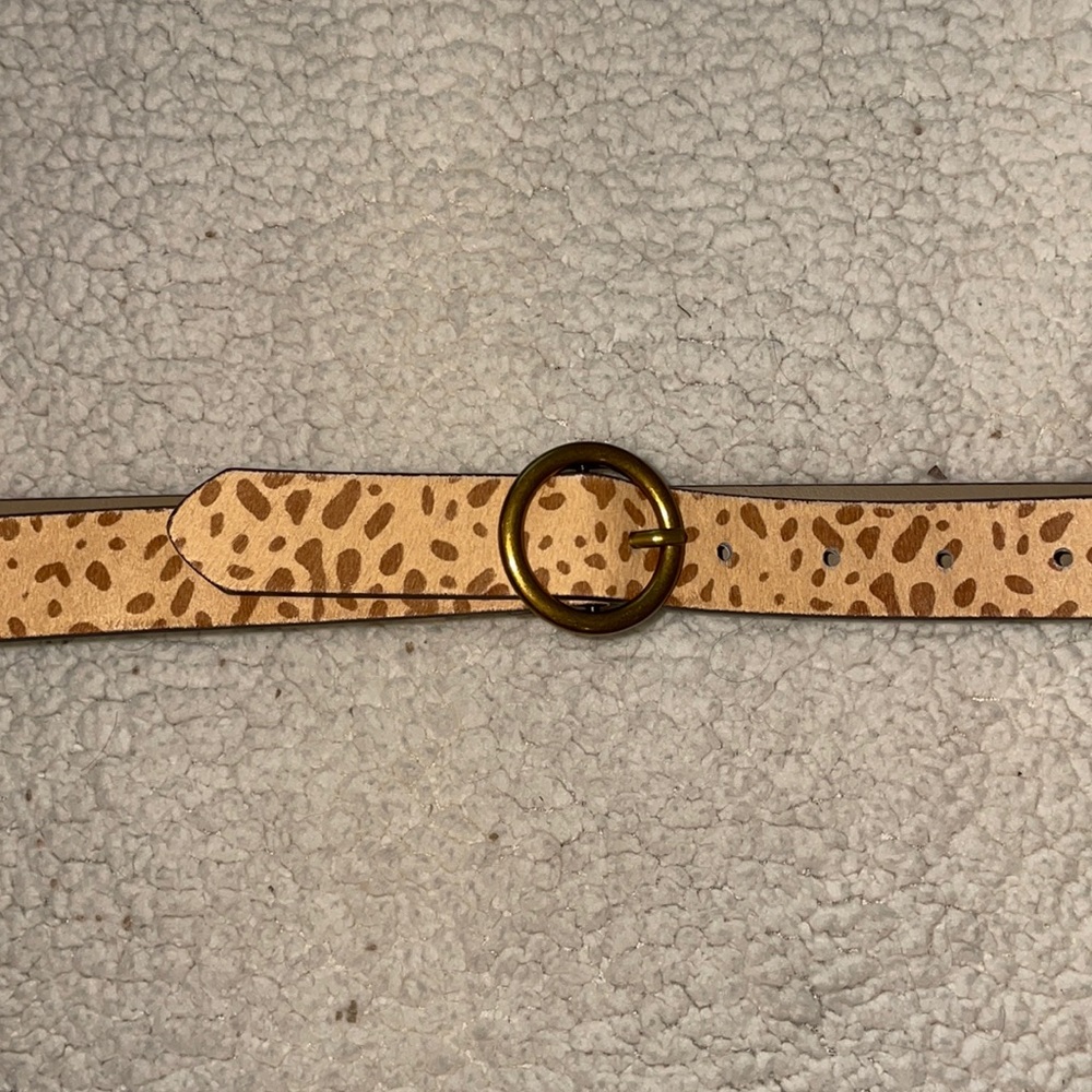 Giraffe print belt